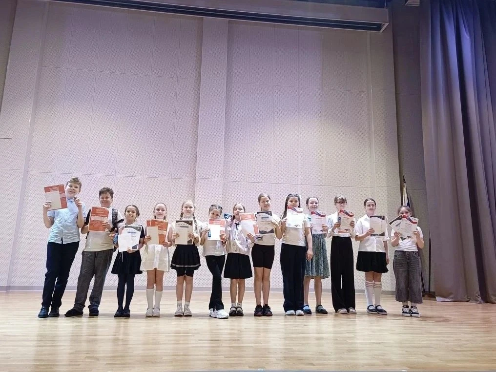 🎶🎤Гордость нашей школы!   ✨Сегодня в актовом зале прошла торжественная церемония награждения юных та