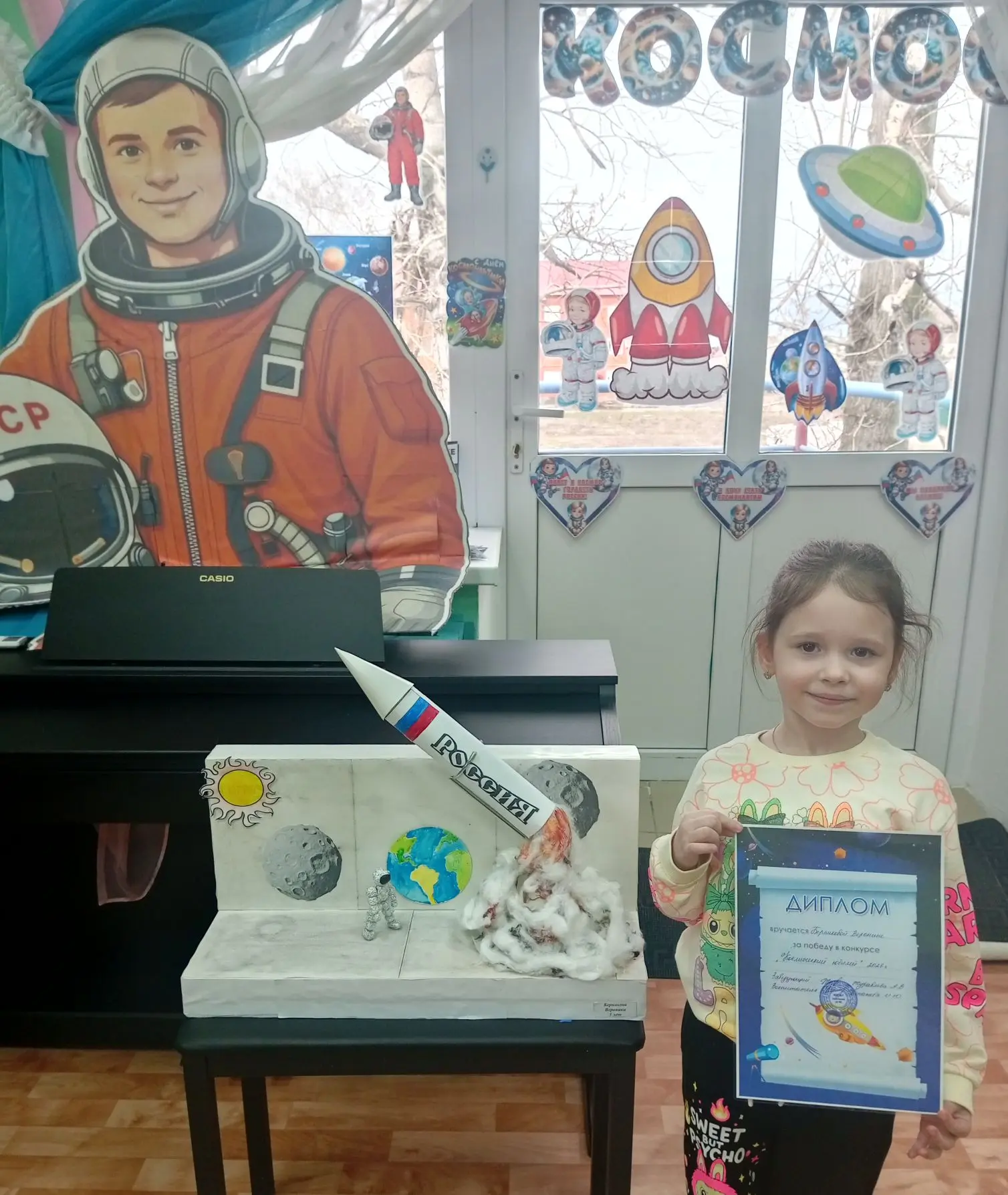 🚀✨ В нашей старшей  группе состоялся замечательный конкурс рисунков и поделок, посвяще...
