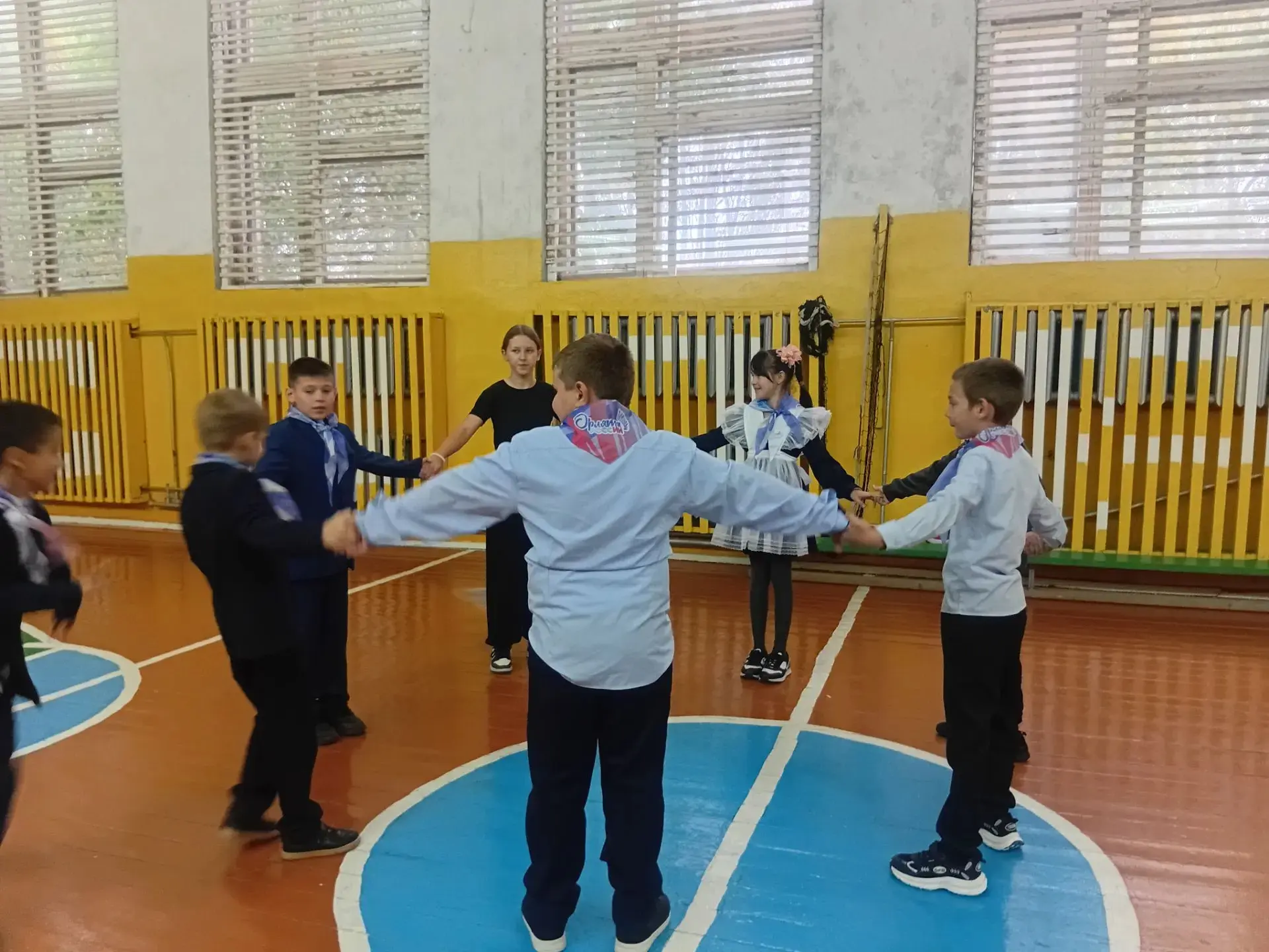 В МБОУ СОШ с. Маркино была проведена  игровая программа в рамках « Орлят России». Главн...
