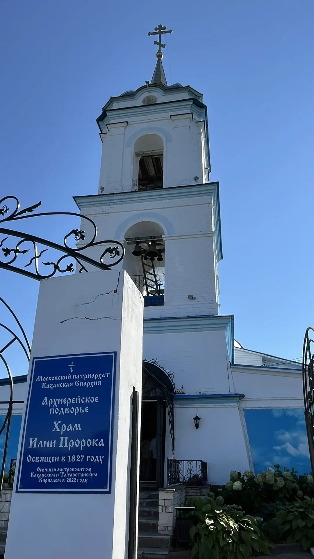 Волею судьбы занесло меня сегодня в село Ильинское. И посмотрите, какая красота меня вс...