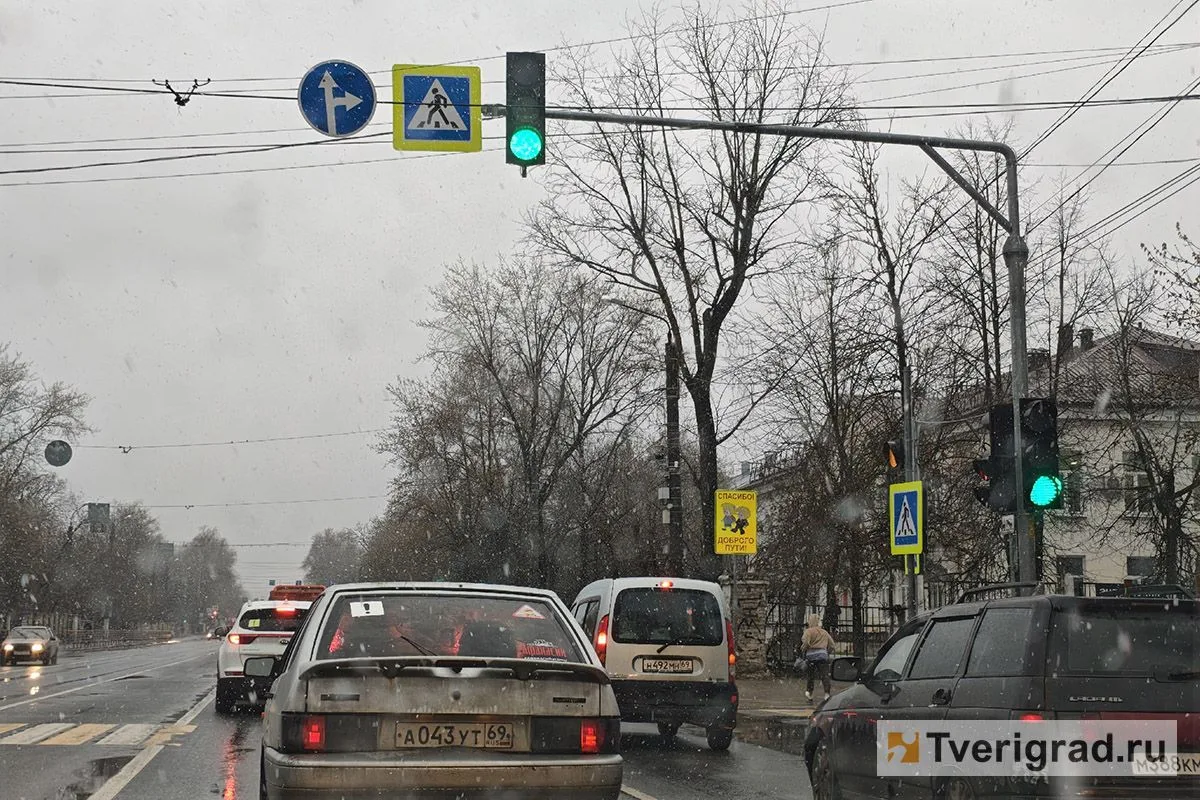 В Твери включили новый светофор  На дорогах Твери на один светофор стало больше. Новый светофорный о