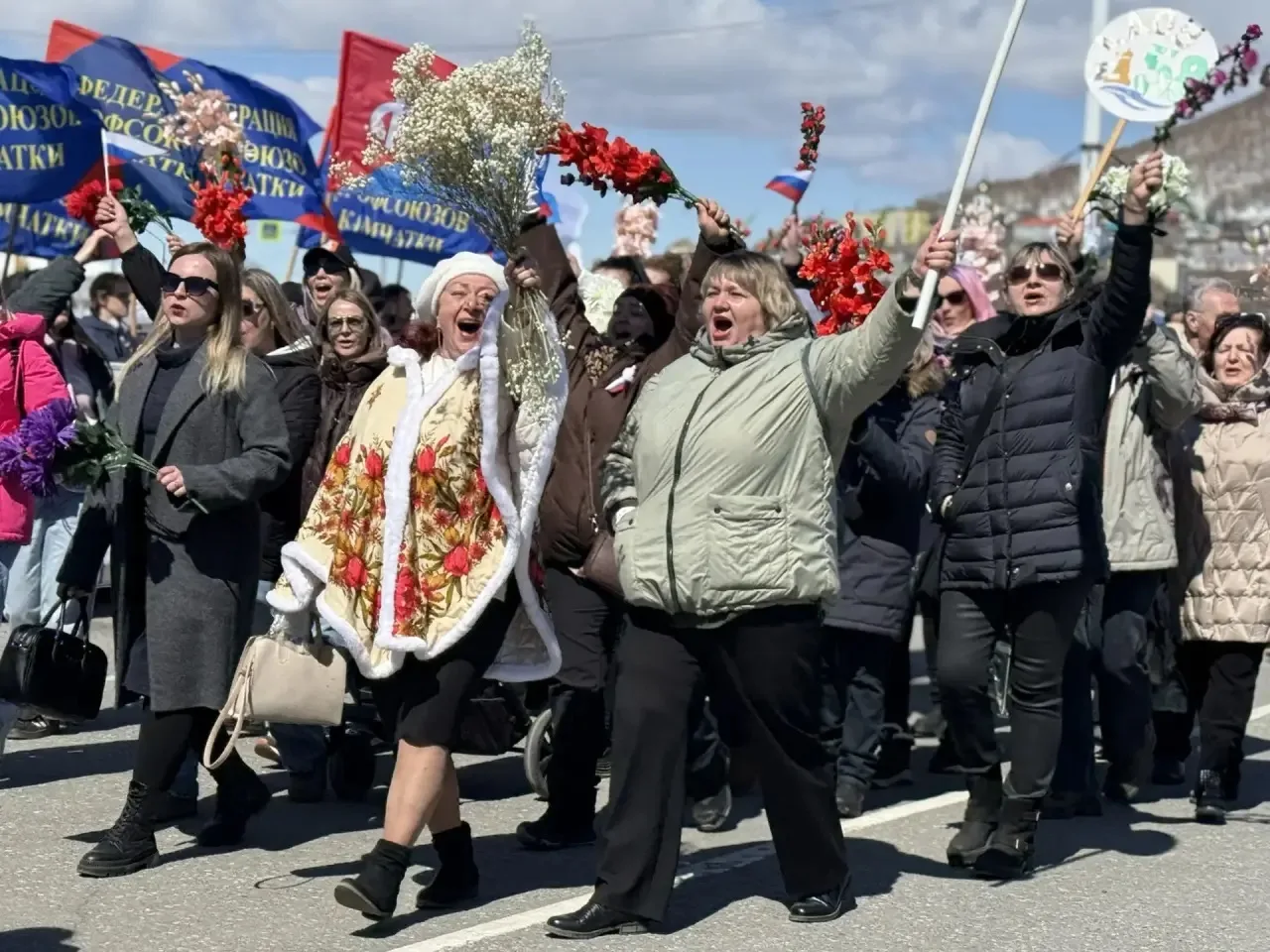 Камчатка отмечает Первомай!  С удовольствием присоединился к колонне праздничной демонстрации вместе