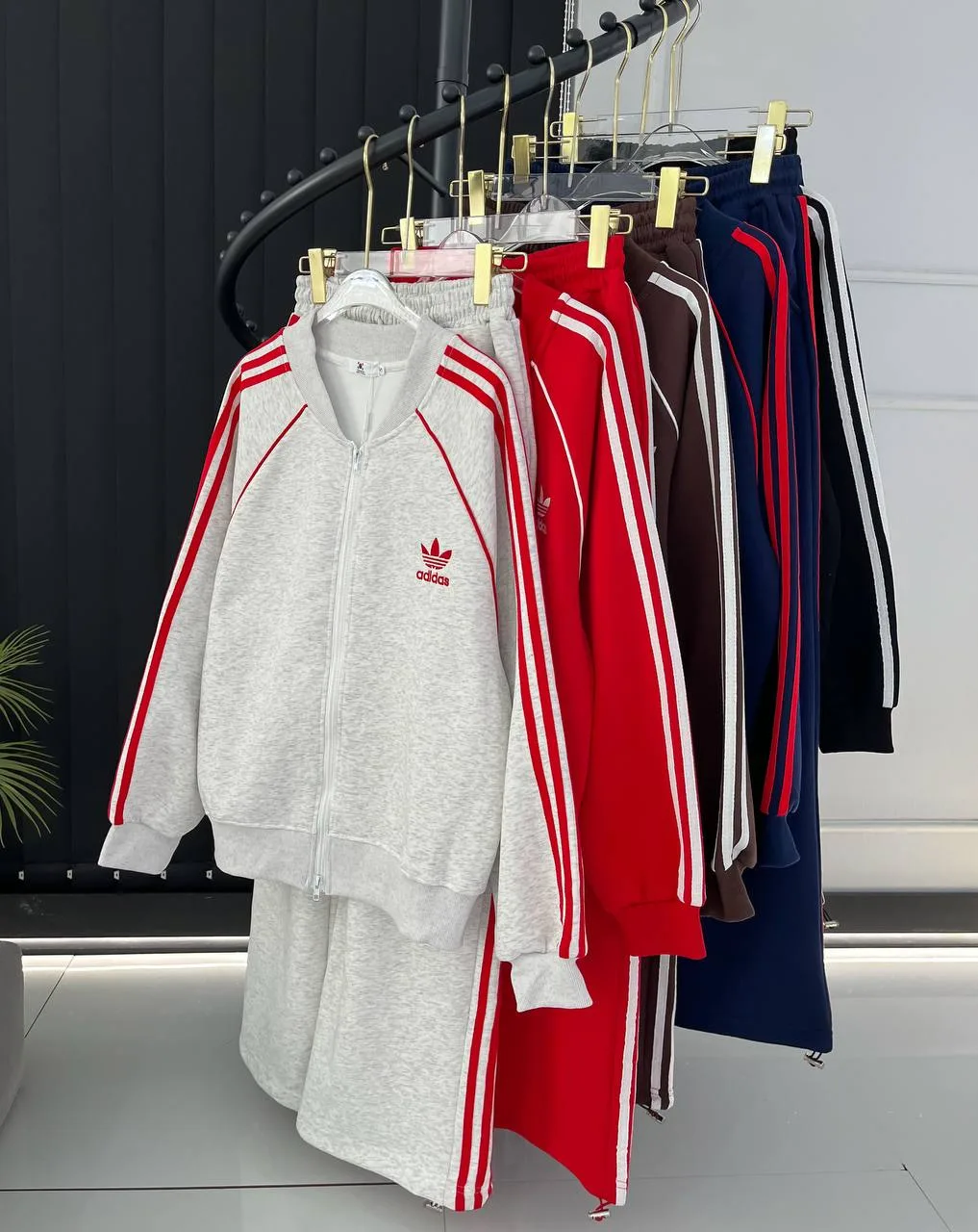 Новинка — костюм с принтом Adidas!

Мы рады представить вам новый стильный костюм с качественным при