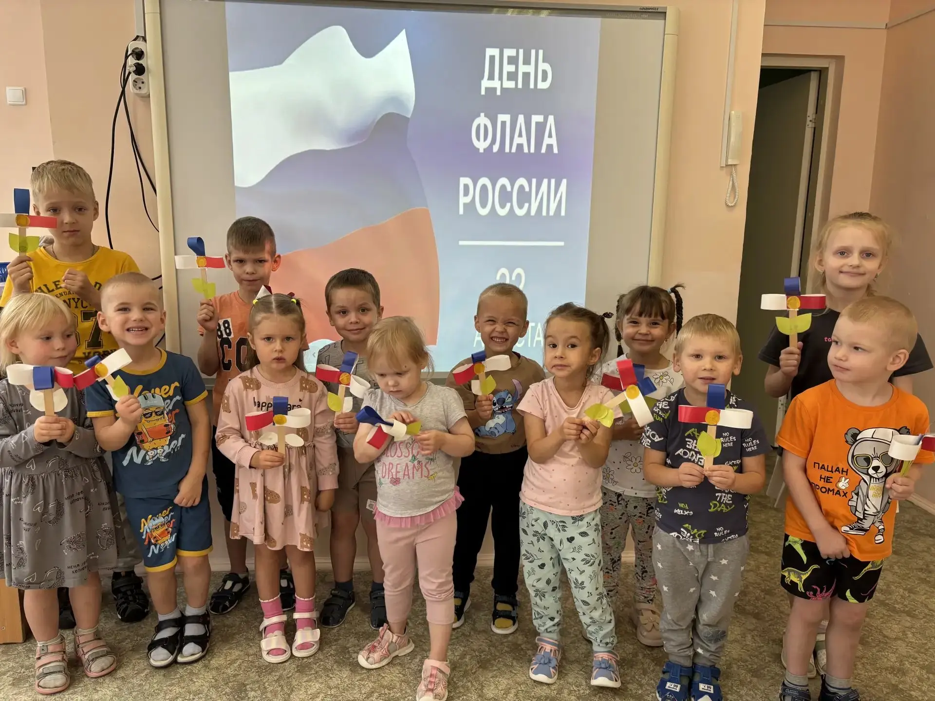 В честь Дня Государственного флага России в нашем детском саду прошли  занятия, посвящё...