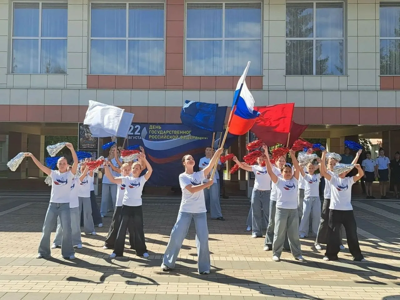 🇷🇺 «Три цвета — одна страна»: праздник, который объединяет!