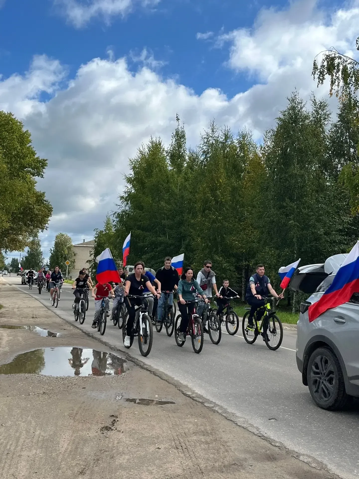 В День флага Российской Федерации принял участие в традиционном велопробеге, который ор...