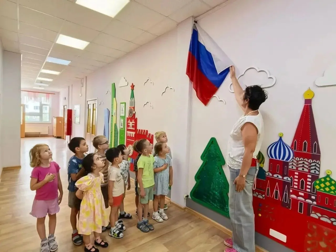 В преддверии Дня Государственного флага России в детских садах городского округа Мытищи...