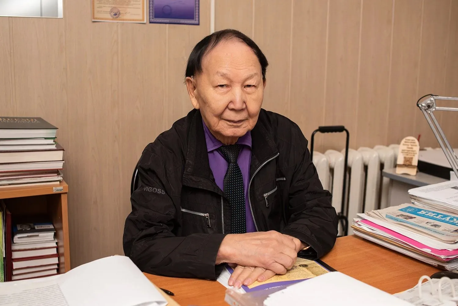 Сегодня 90-летний юбилей отмечает главный археограф Национального архива Якутии Александр Александро