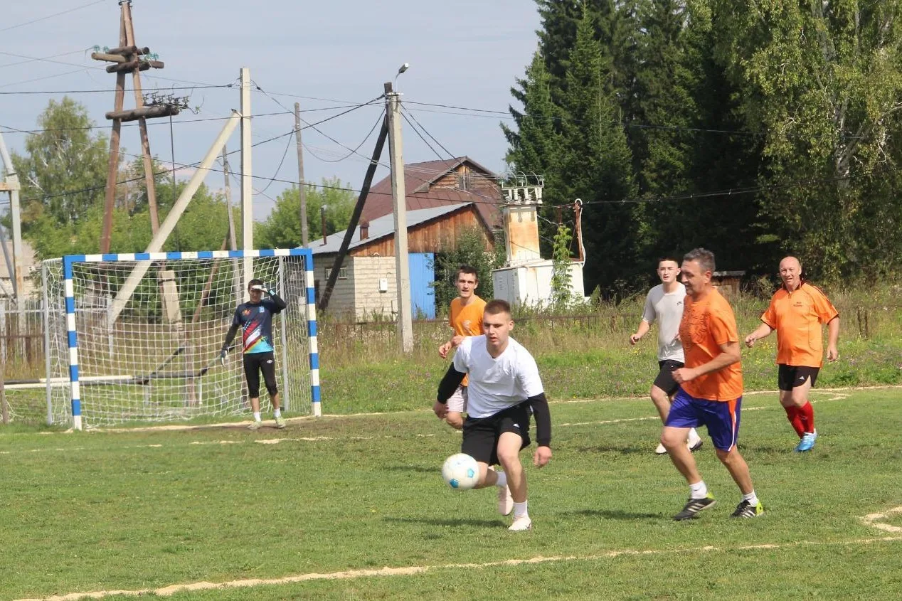 ⚽ На прошлых выходных на стадионе в Залесово прошел турнир по мини-футболу.