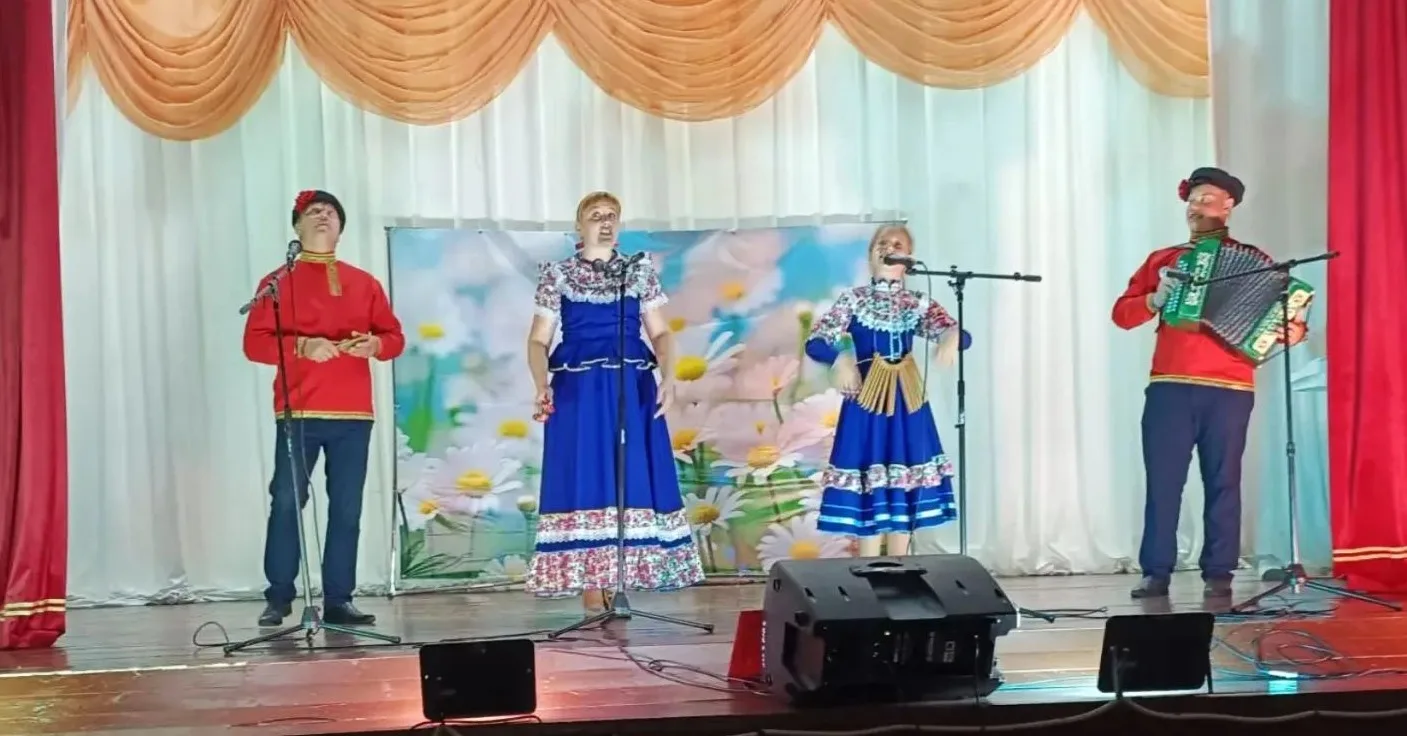 Своей, уже полюбившейся многим,  концертной программой со спектаклем "Любовь и проводы", ВОЛЧЬЕ - ДУ