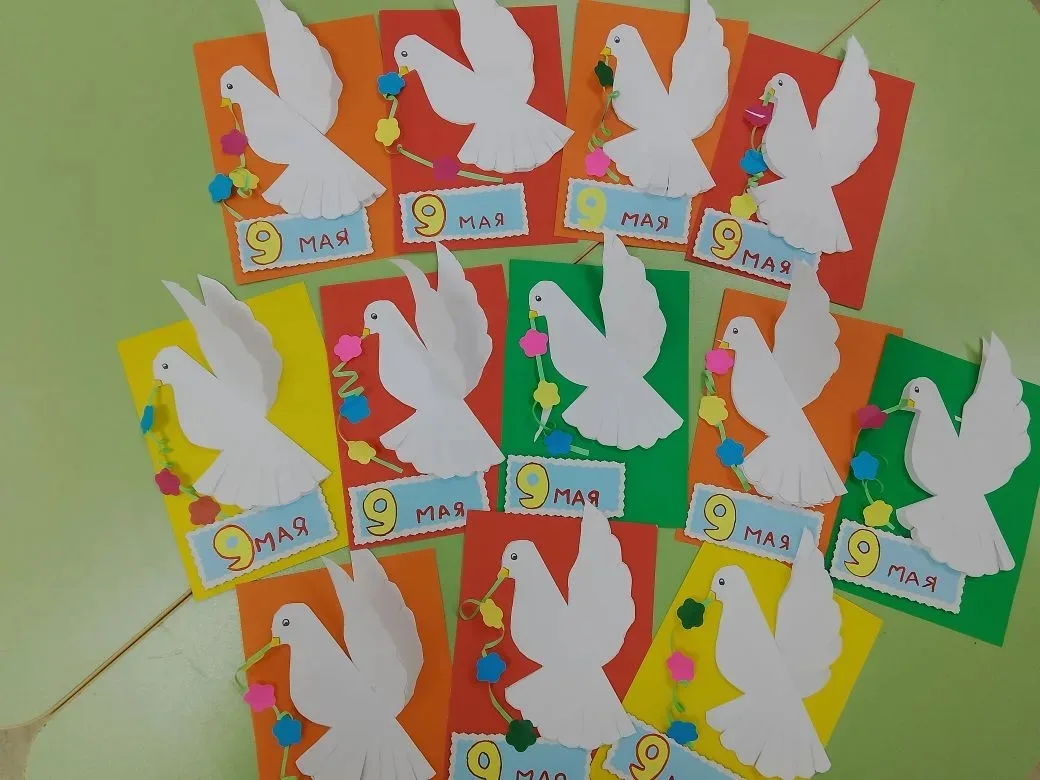 #ВРЕМЯДЕТСКОГОСАДА120 🕊️ С Днём Победы!  🤲Маленькими ладошками — за большое мирное небо🌈  💌Посмотрит