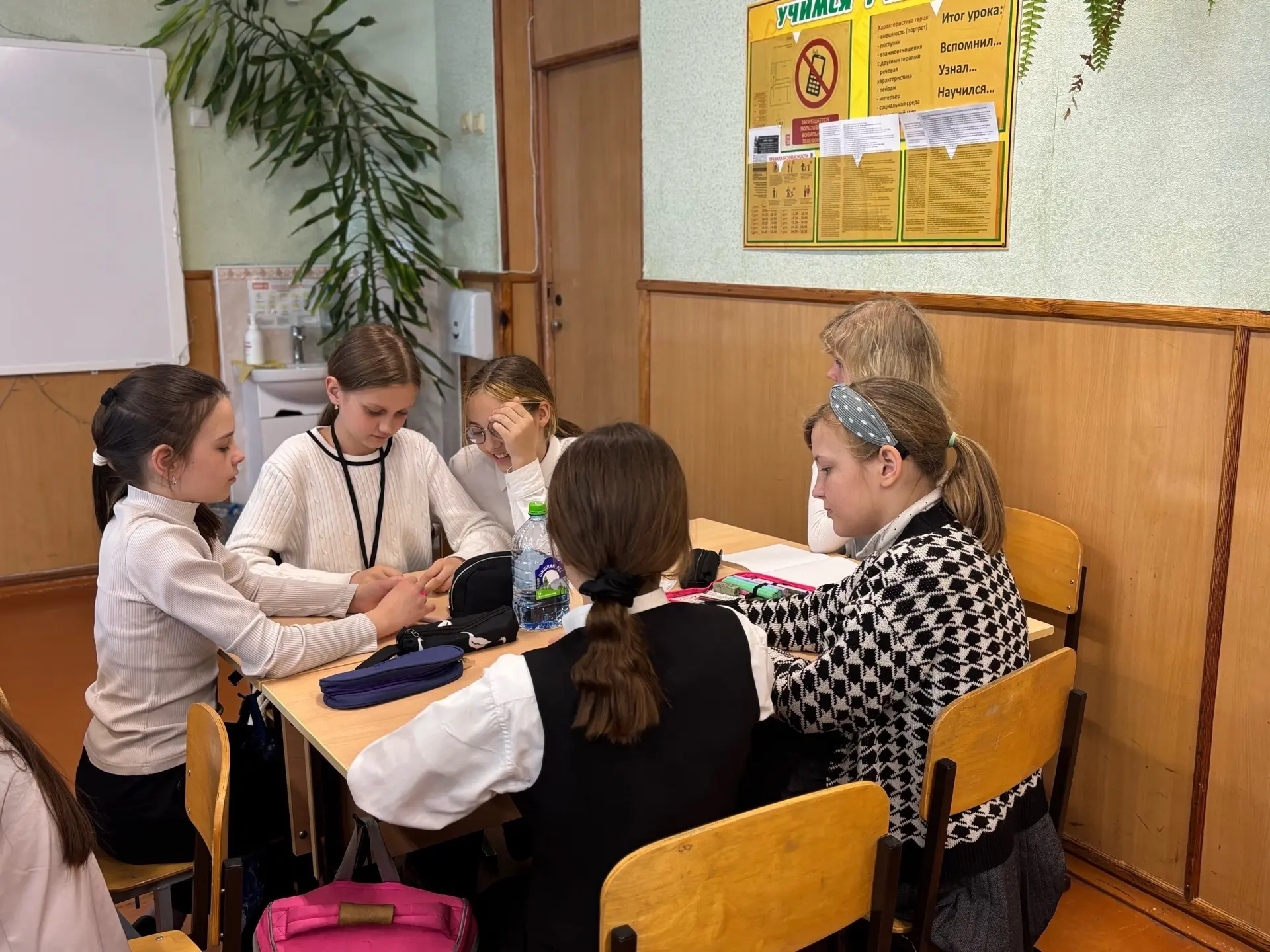 🌏 День Земли в 5‑А: от идей к действиям!  В День Земли ученики 5‑А класса вместе с советником директ