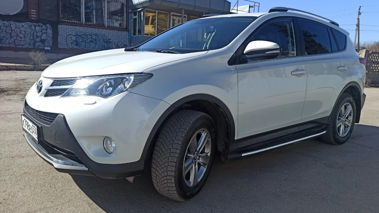 Продам Toyota RAV4 2015 г.в., 2.5 л, автомат, 184 тыс. км, б/у, Енакиево, 2.195 млн