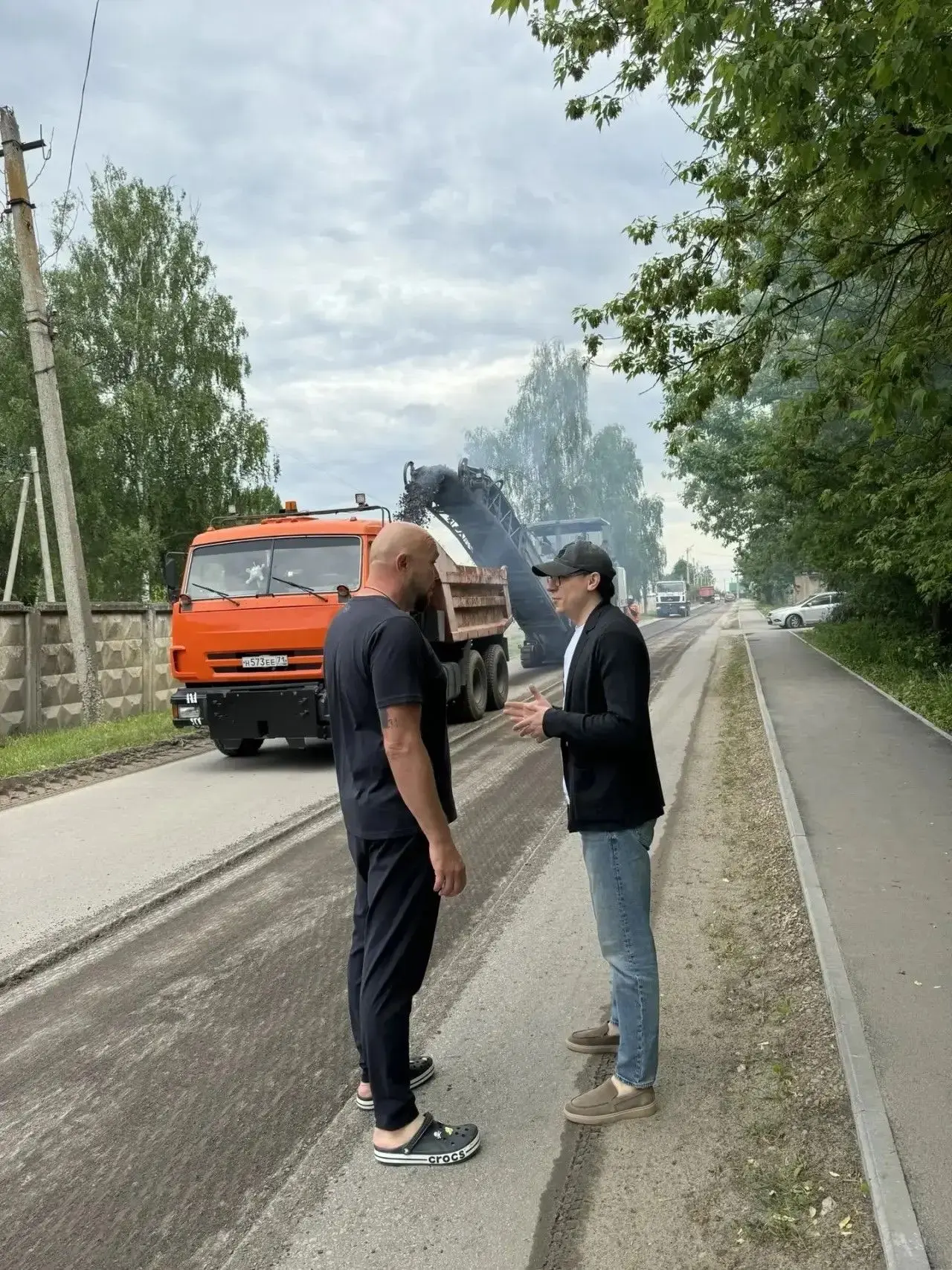 Держим на контроле ремонт дорог: регулярно выезжаю на объекты, чтобы убедиться, что всё...
