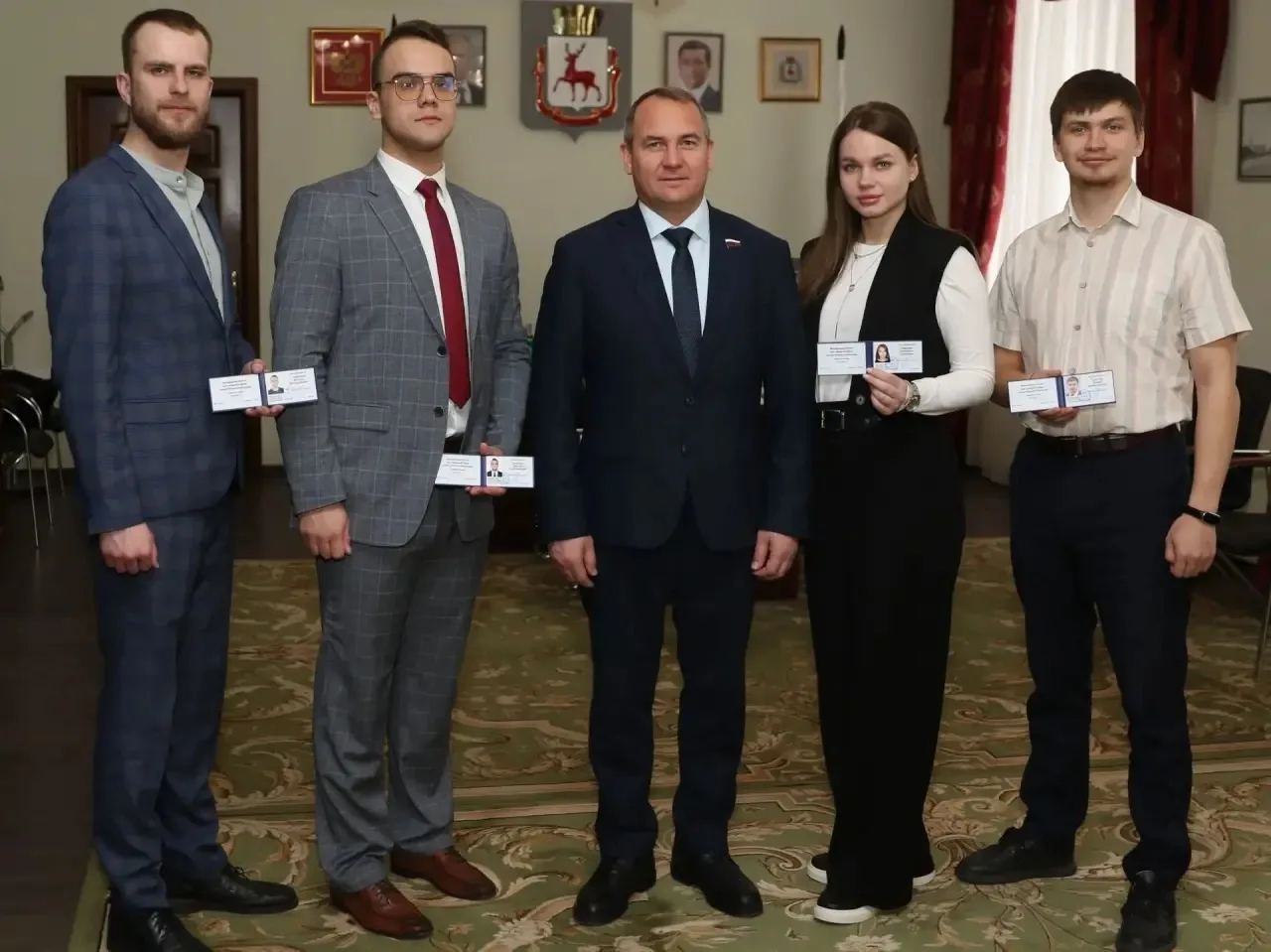 Вручил удостоверения членов Молодежной палаты при городской Думе Нижнего Новгорода I-го...