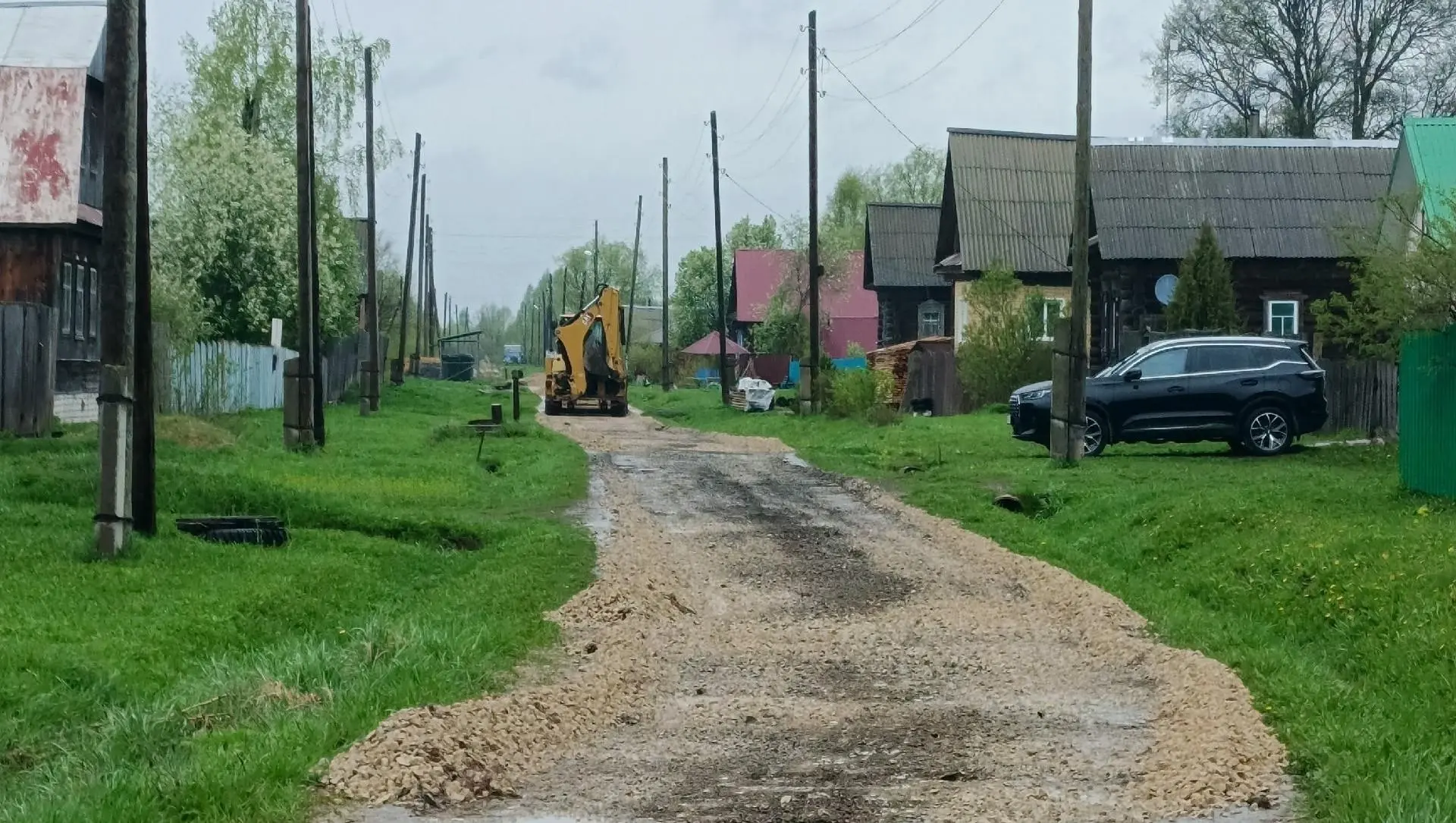 ⚒️ В деревнях Оршанского района проводят ямочный ремонт  В деревнях Шулкинского поселения, расположе