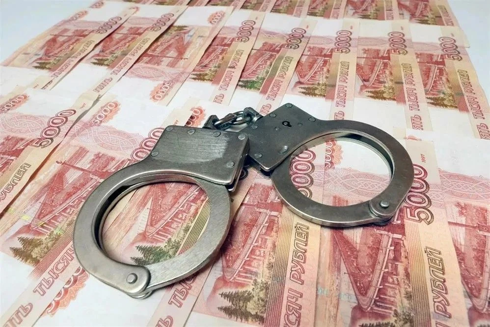 Сотрудники полиции задержали злоумышленников, которые похитили у пенсионера 140 тысяч р...