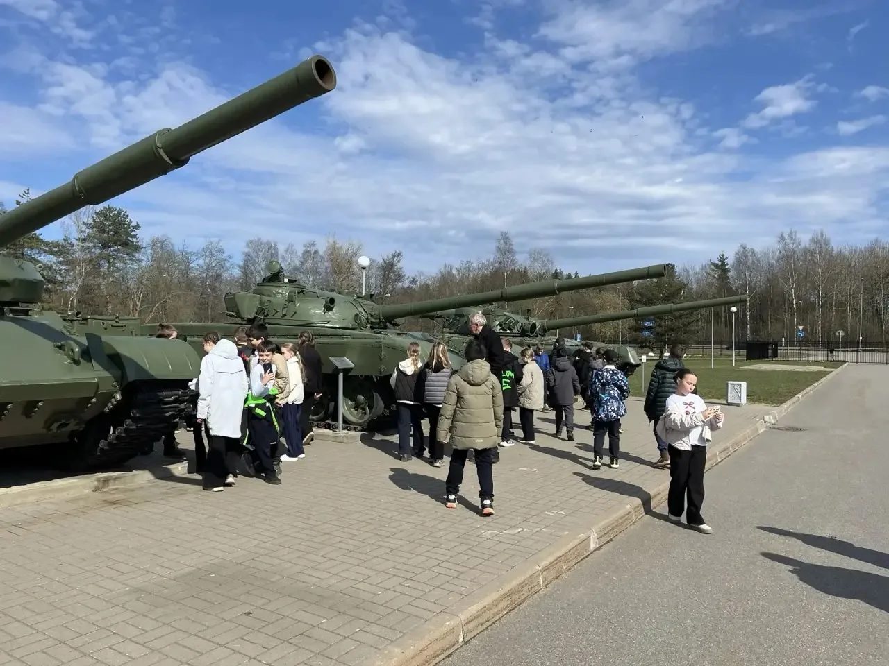 🚌🎒 16 апреля 3 «Д» совершил настоящий рывок во времени!  В рамках подготовки к великому празднику — 