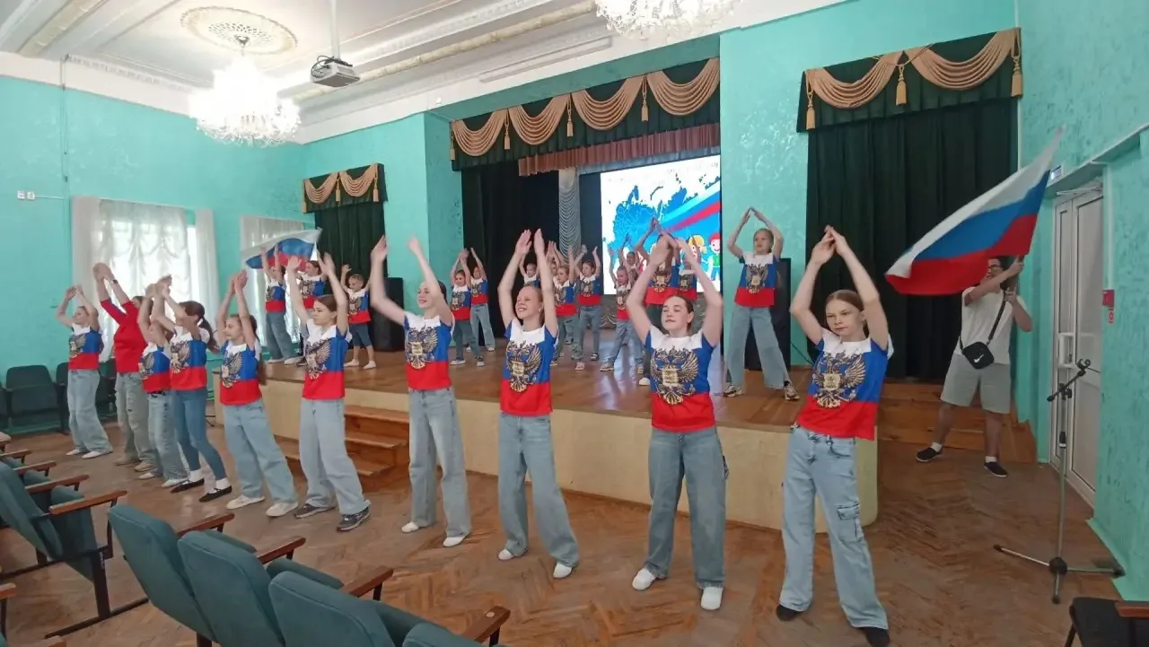 «Я, ты, он, она - вместе целая страна»!

Профильная смена под таким названием сегодня открылась в Це