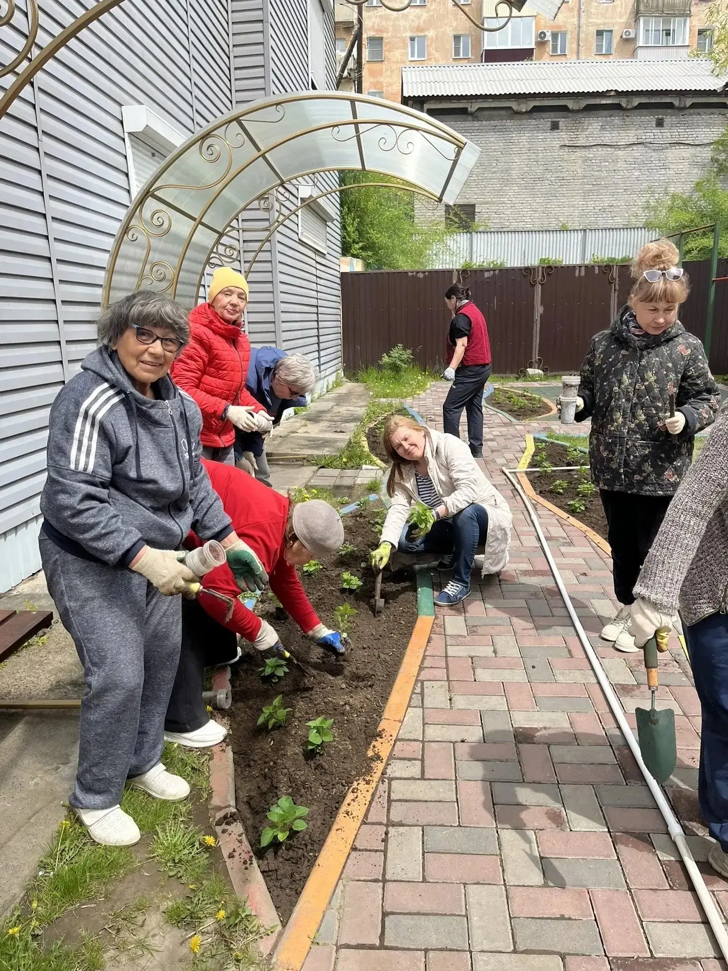 🌿В рамках ежегодного лицейского проекта "Зеленая тропинка" состоялась масштабная высад...