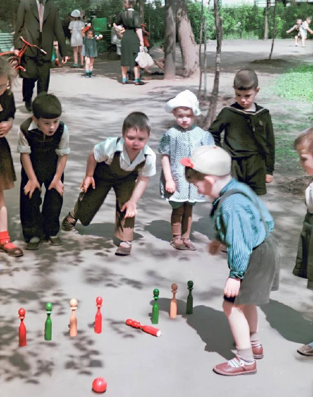 📷 На детской площадке в выходной день