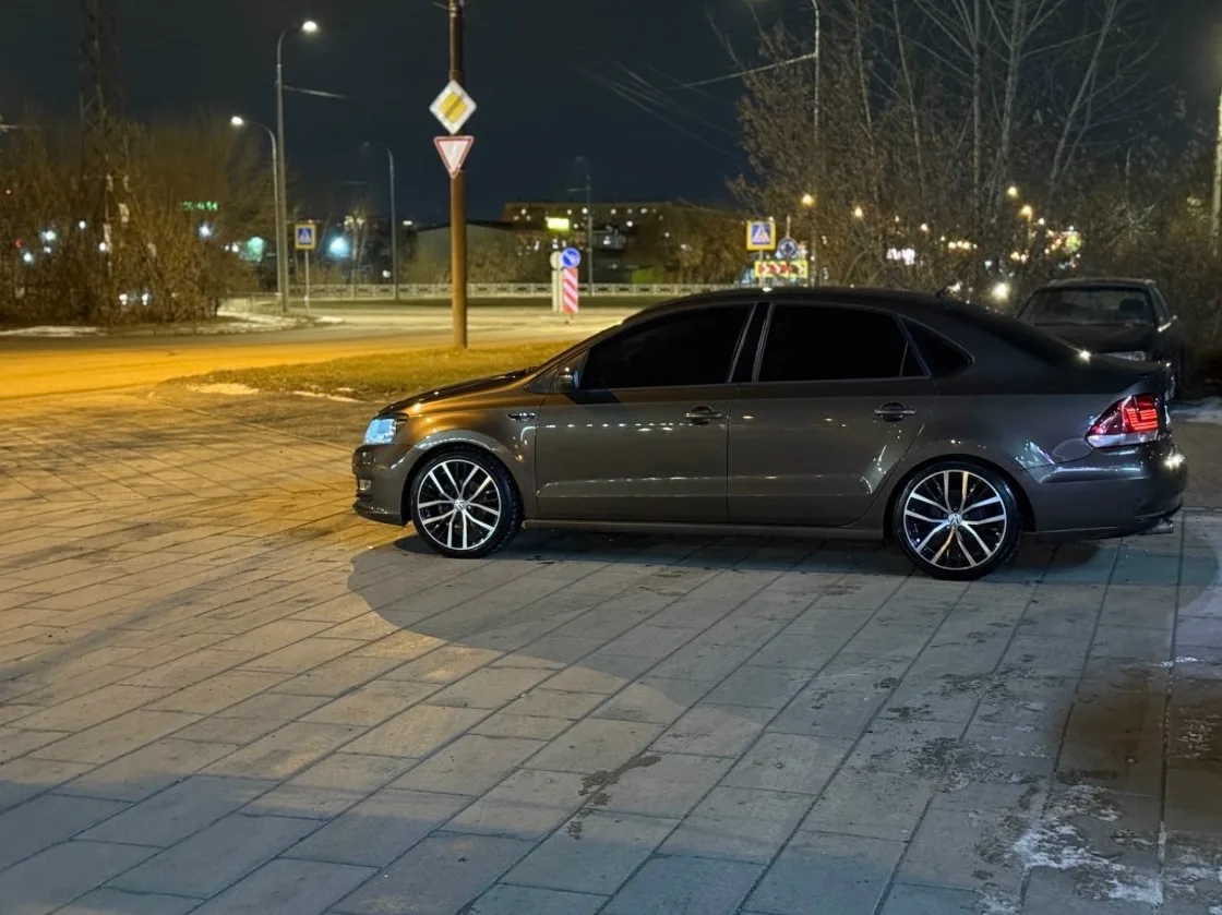 Продам Polo Sedan 2015г. Второй владелец. Владею уже 7 лет. От машины не избавляюсь. Хо...