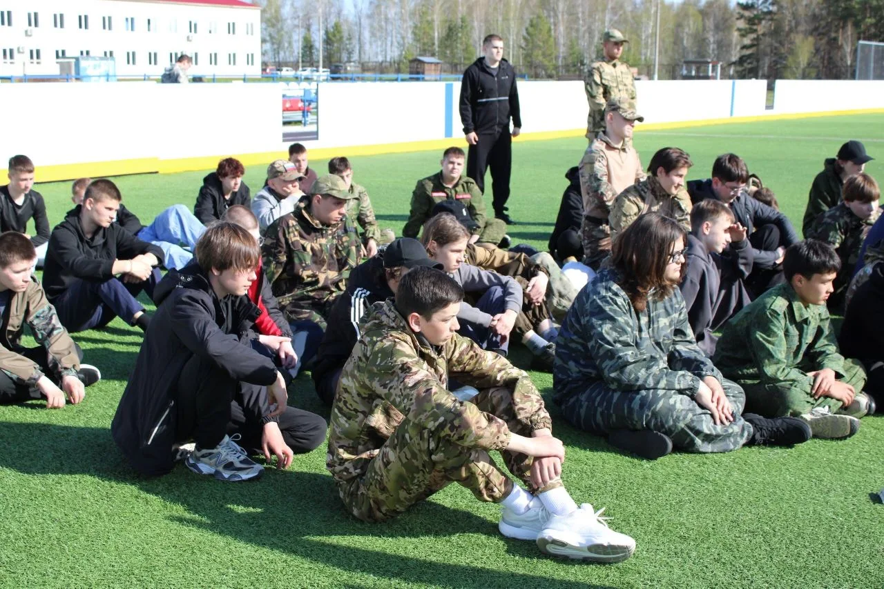 ⭐️Военно-патриотические сборы: школа мужества, ответственности и патриотизма.

Юноши 10 класса Погор