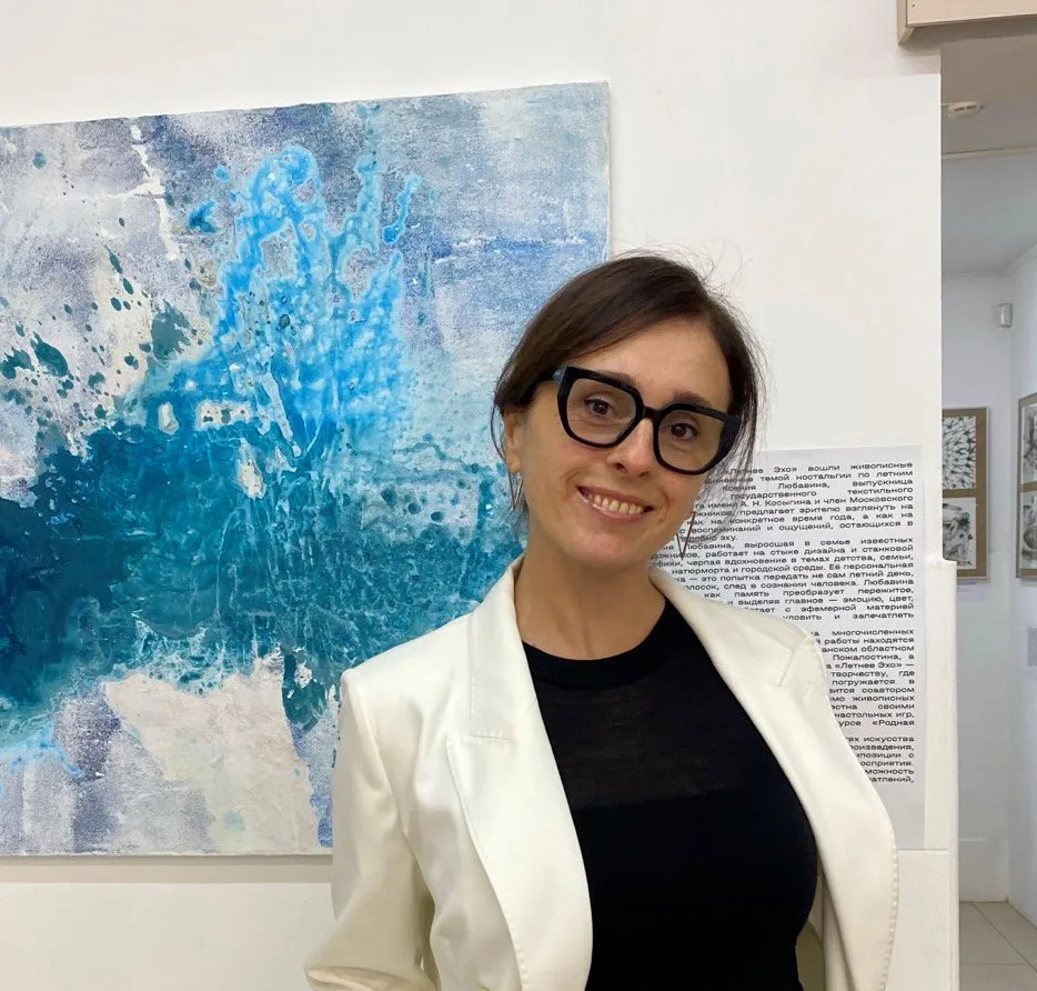 🎨 Больше, чем дизайнер: кто такая Ксения Любавина?

Открывая выставку «Камень, ножницы, бумага», мы