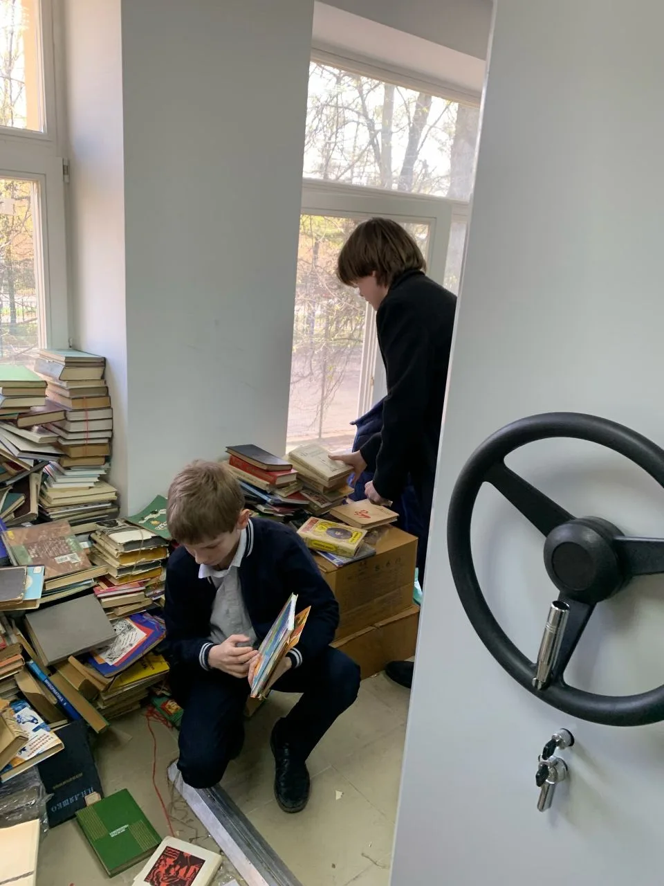 С Первомаем! Труд, забота и школьные добрые дела 🌸📚  Сегодня, 1 мая, мы отмечаем Праздник Весны и Тр