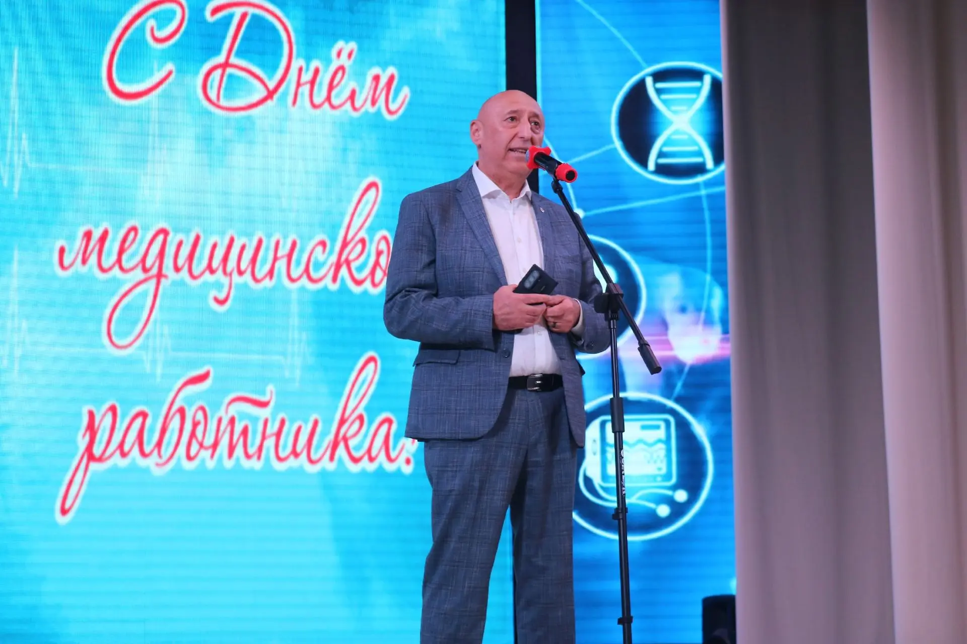 Сергей Айбулатов наградил медицинских работников Верхнеуральского округа

🚑Ежегодно в третье воскре