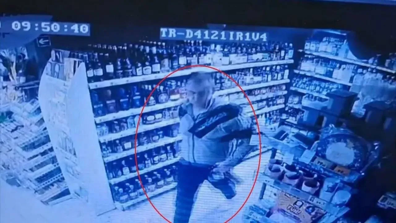 Рецидивист из Брянска вынес из магазина 72 бутылки алкоголя и выпил их в одиночку

34-летний ранее с