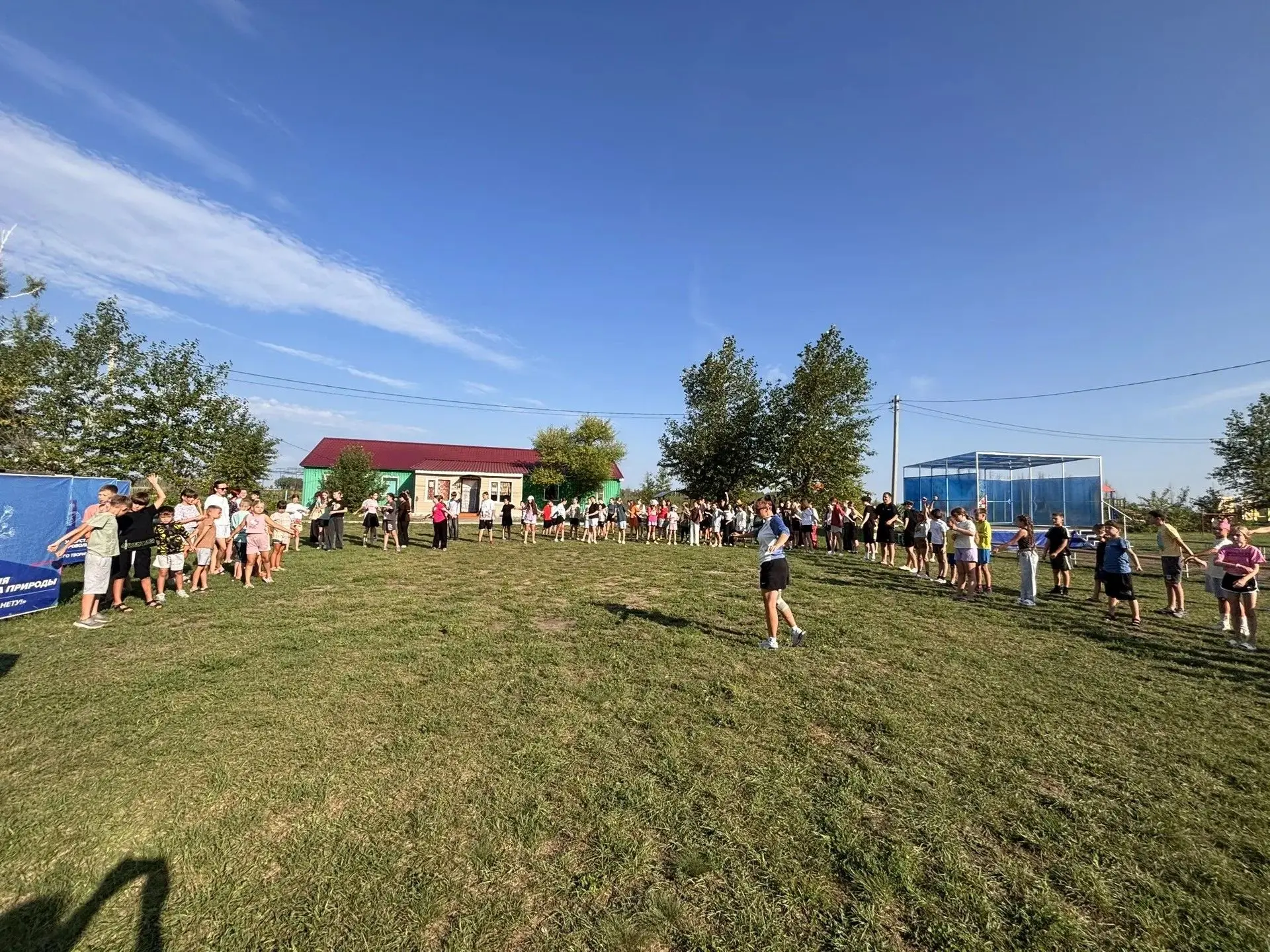 Бодрое утро — бодрый день! 🌞💪🏕️Сегодня в «Юбилейном» мы начали день с зарядки! Собра...