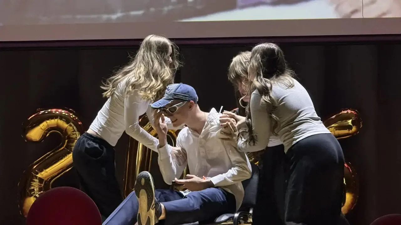 🔔 Вчера для наших одиннадцатиклассников прозвучал последний звонок! 🎓