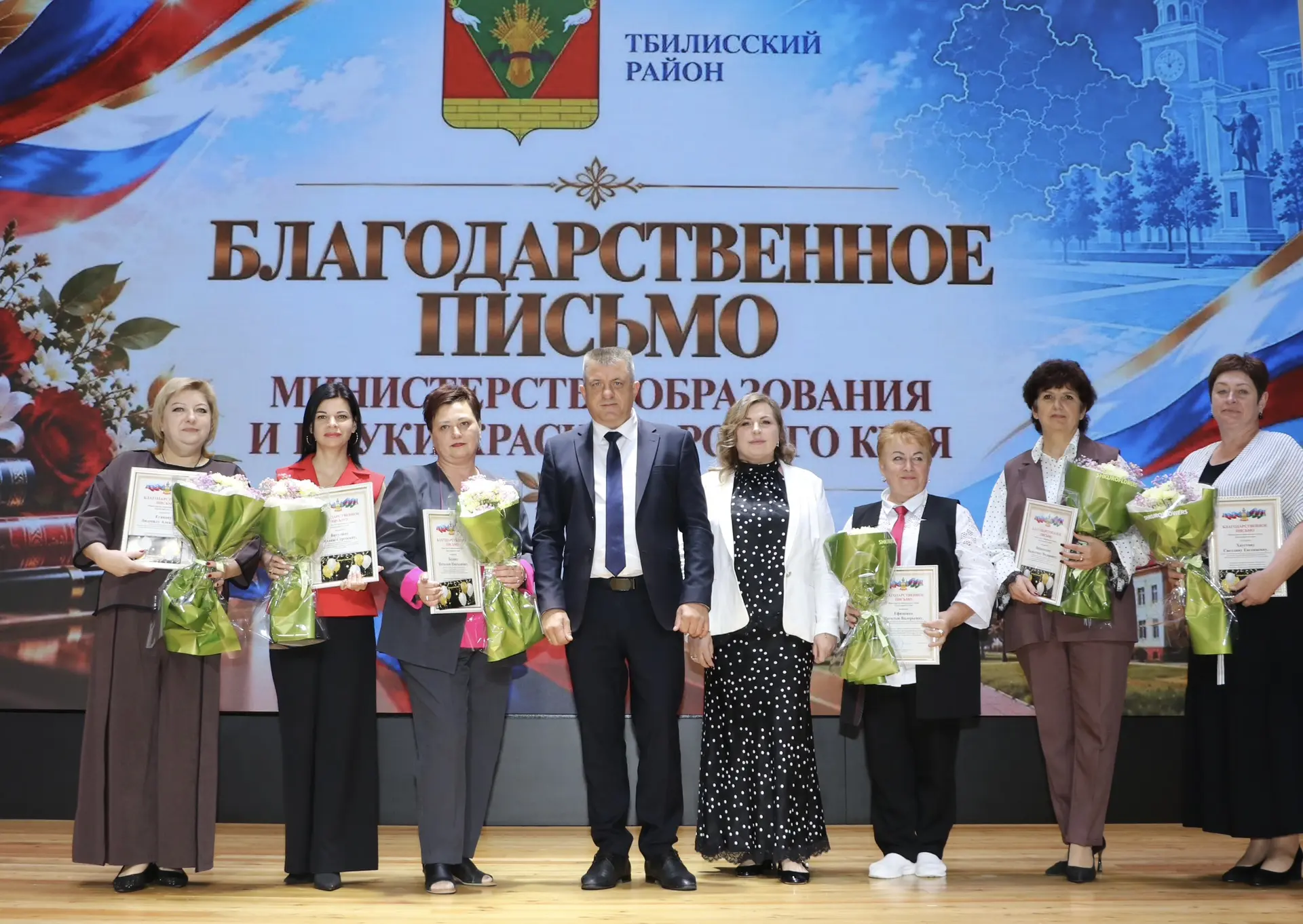 Говорят, что учитель — это тот, кто зажигает тысячи свечей, и каждая из них продолжает ...