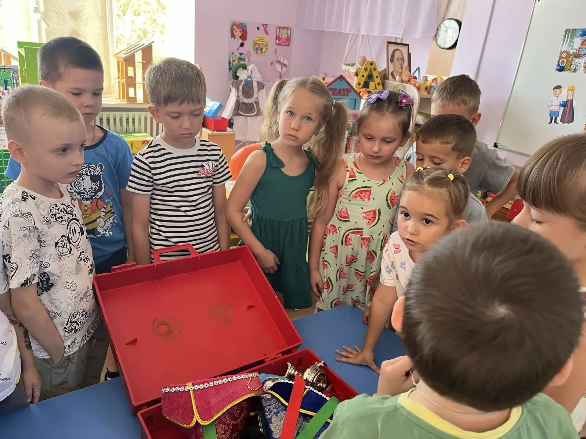 В рамках проектной деятельности в подготовительной группе сегодня в «Чемодане дружбы» р...