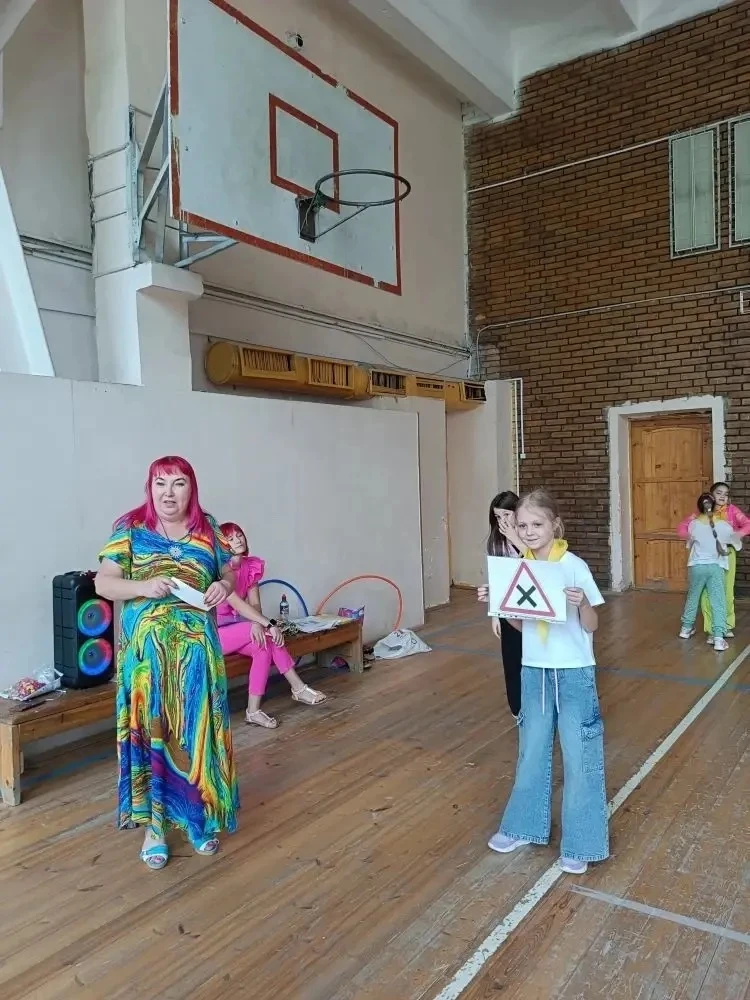 4 июня в ЛДП "Солнышко" прошла виртуальная экскурсия "Живи футболом". Её провели учащиеся 5 класса, 