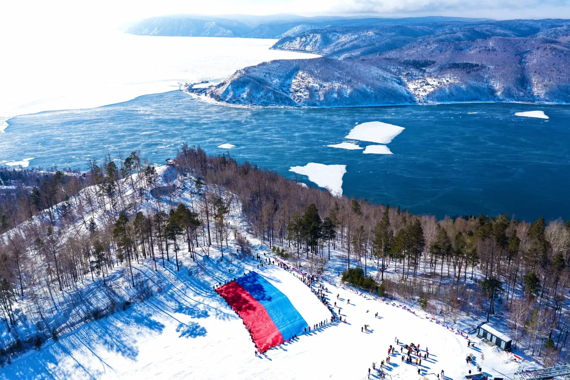 С Днём Государственного флага Российской Федерации! 🇷🇺