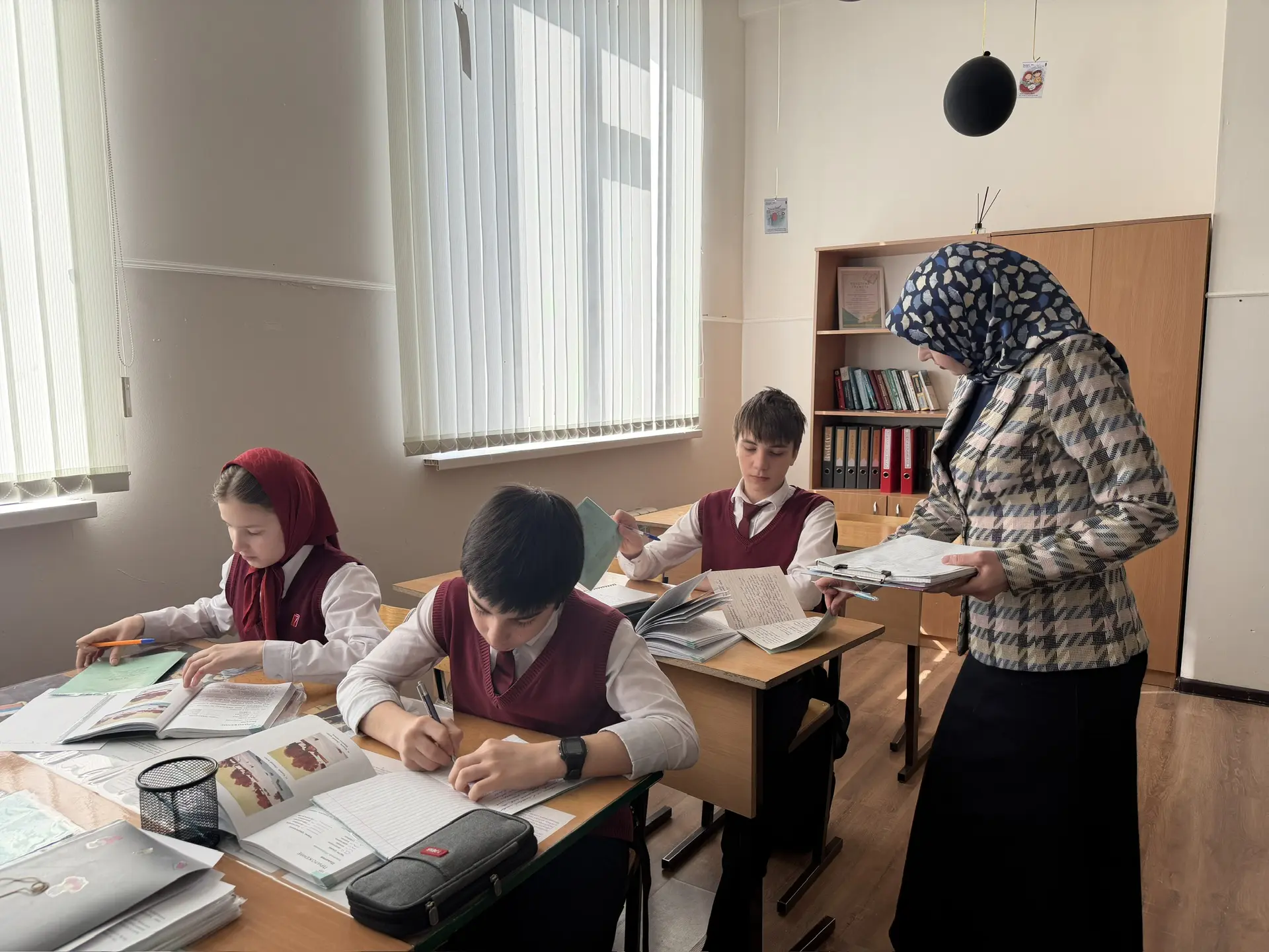В МБОУ «СОШ № 4 с. Алхан-Юрт» директор школы Дашаева Петимат Имрановна провела плановый обход учебны