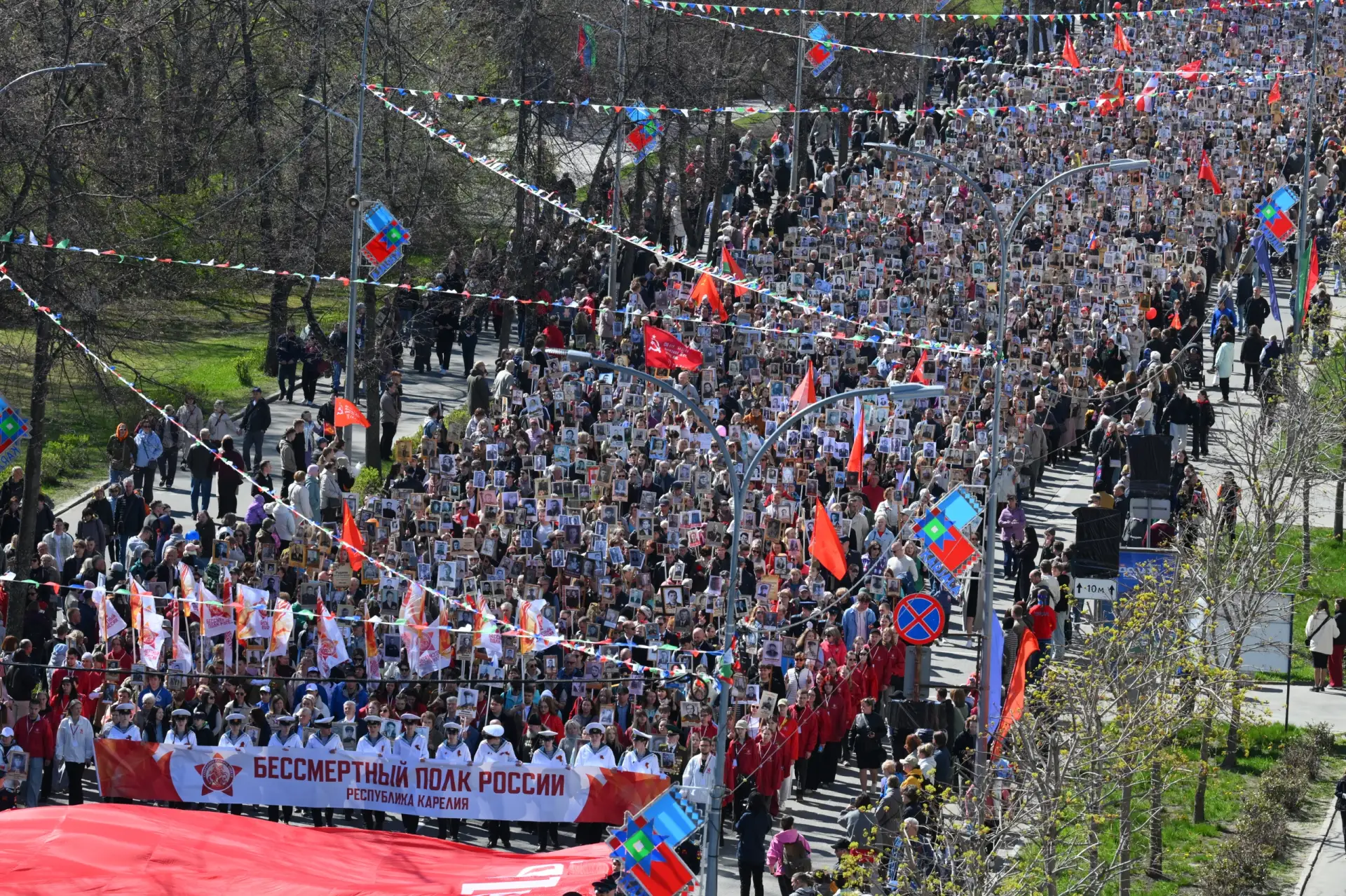 «Бессмертный полк» в Питере! Второе фото в Карелии! И так в большинстве (а может, и во всех) городах