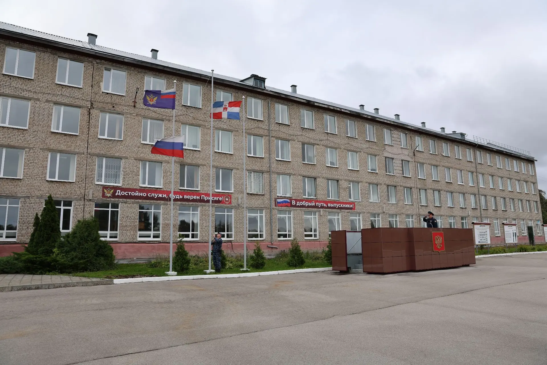 Курсанты Пермского института ФСИН России преодолели свой первый марш-бросок, и им были ...