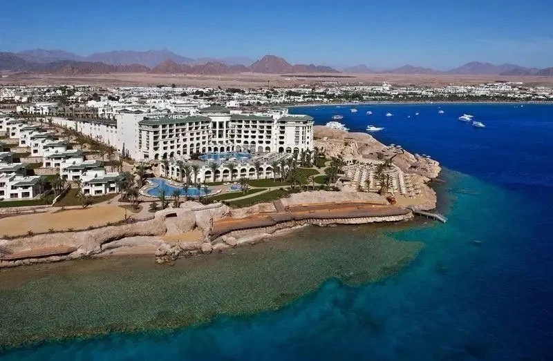 Stella Di Mare Beach Hotel & Spa 5* — это пятизвёздочный отель в Шарм‑эль‑Шейхе, бухта Наама‑Бей.

О