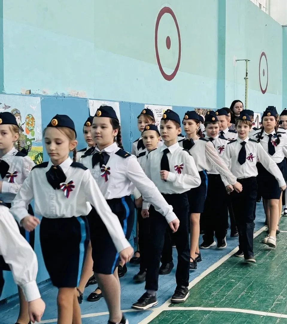 В нашей школе состоялось очень важное и торжественное событие – Смотр строя и песни, посвященный Дню