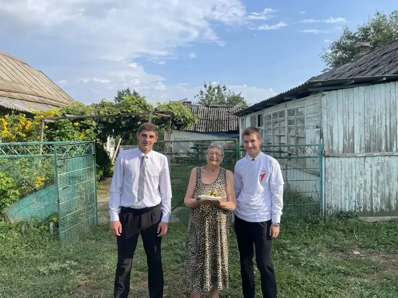 💛 Продолжая добрые традиции, активисты Движения Первых Майкопского СУВУ угостили выращ...
