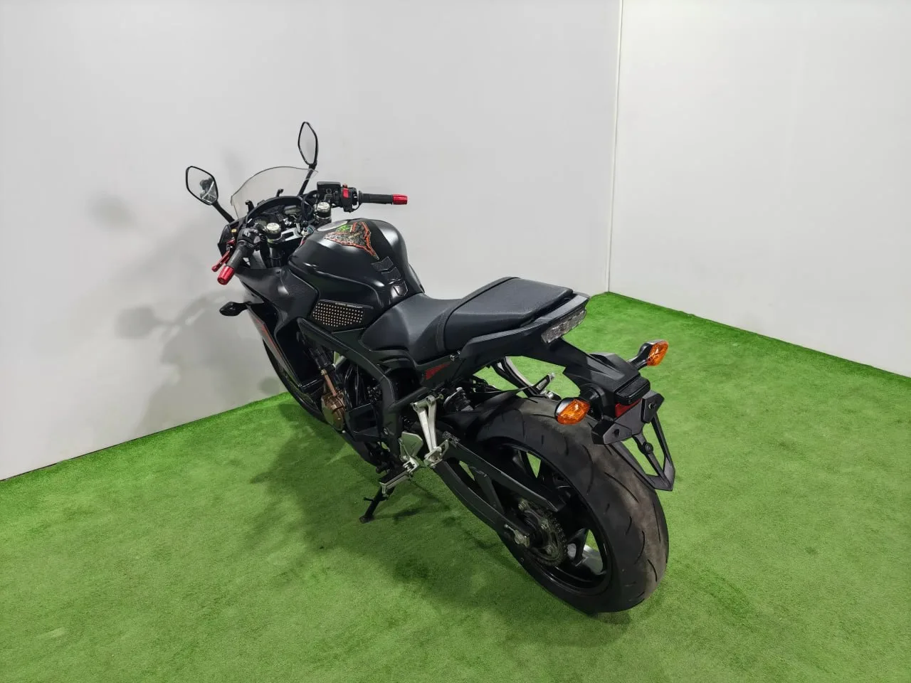 HONDA CBR650F в наличии во Владивостоке  Характеристики:  - 2017 год - объем 650 см3 - Аукцион AUCNE