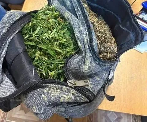 Почти килограмм марихуаны нашли в рюкзаке у жителя Шахт