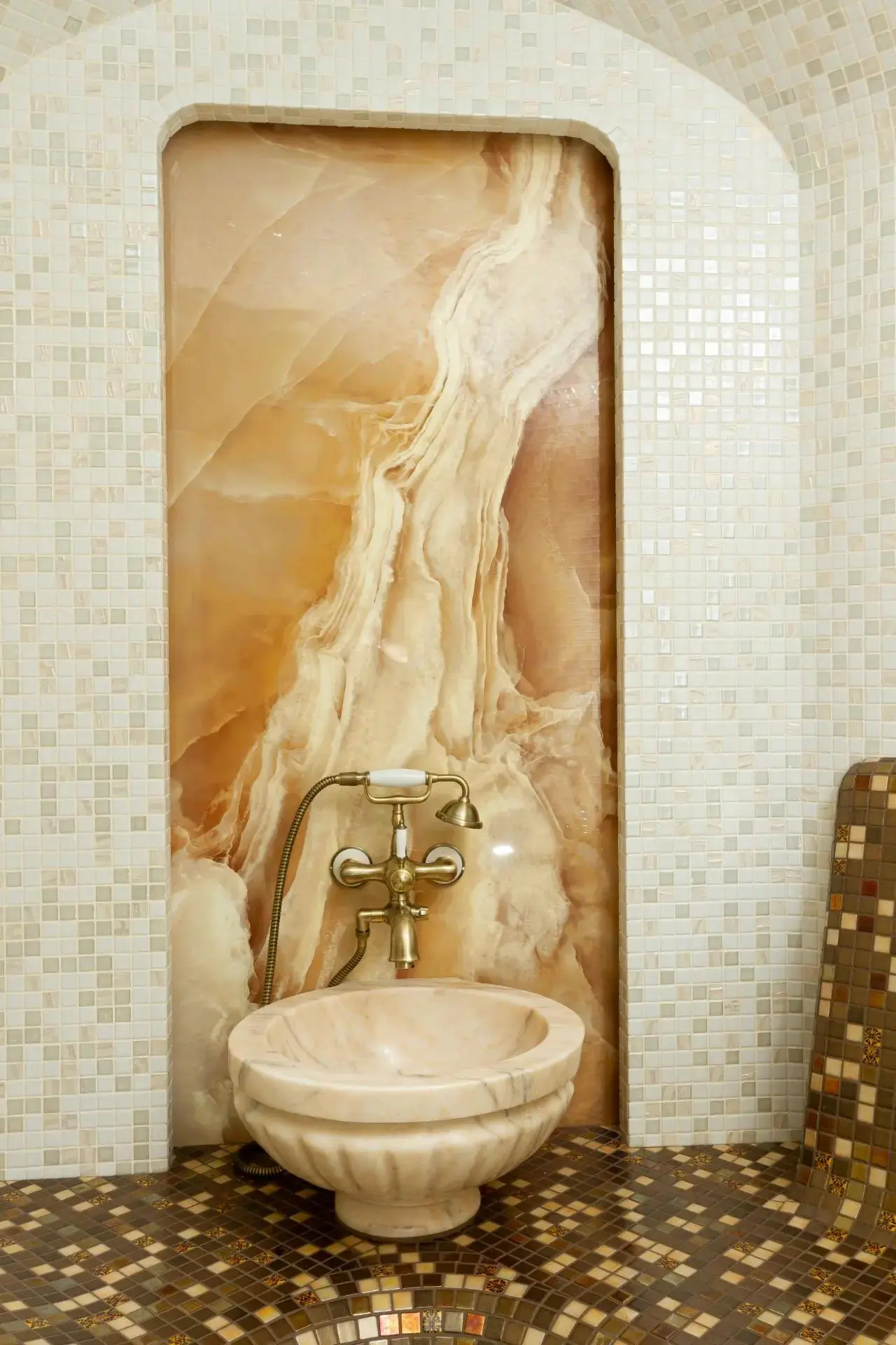 Автором и исполнителем этой интересной работы является наш партнер из г. Санкт-Петербург Сылова Юлия