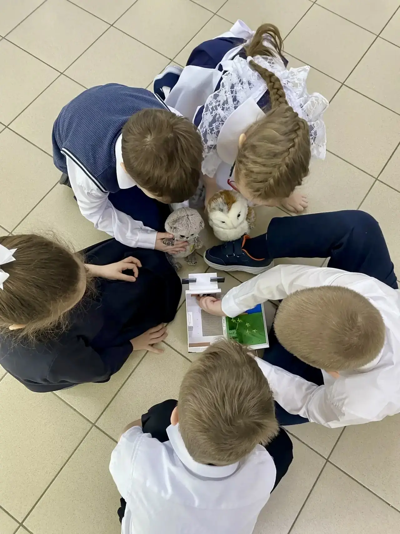 🌟🧸 День любимых игрушек в 1А и 1Б: когда школа стала ещё теплее! 🧸🌟  Сегодня в наших 1А и 1Б классов