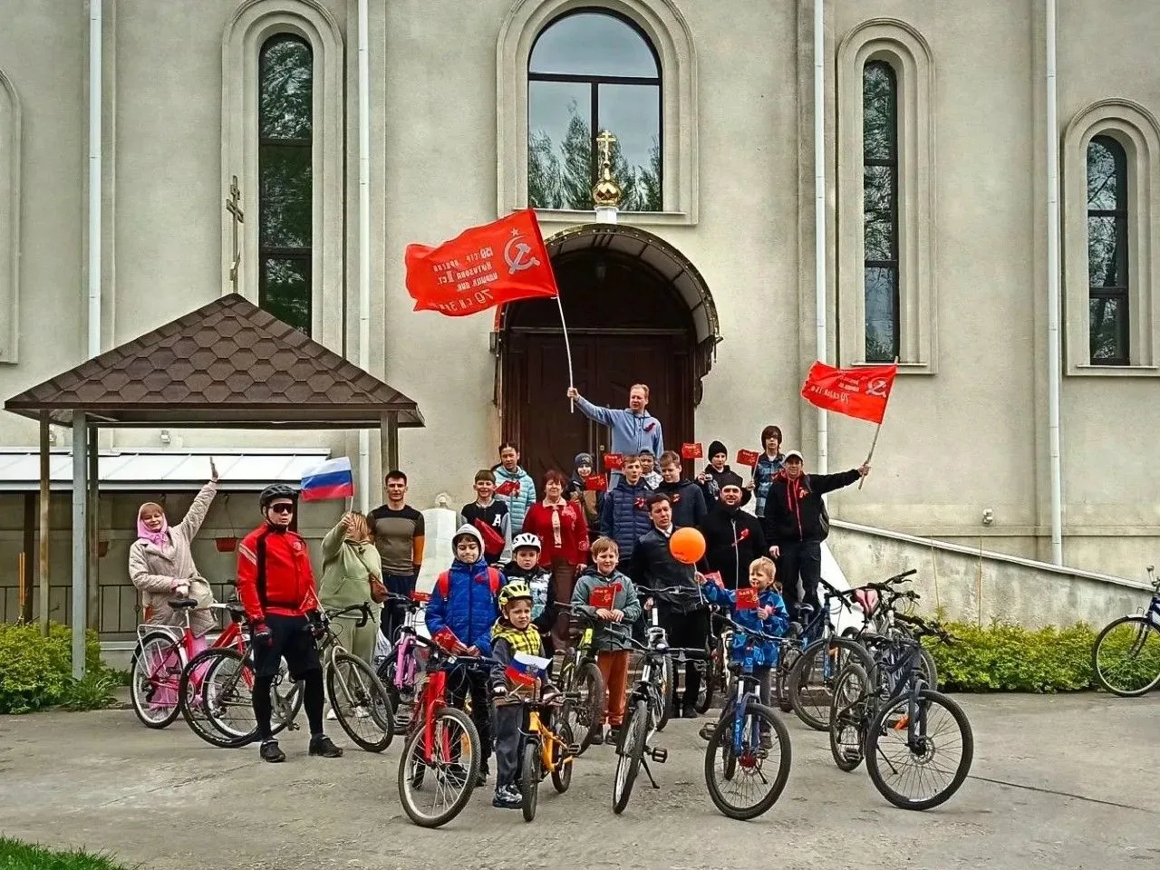 В День Победы, когда само время замирает, чтобы отдать дань уважения подвигу поколений, сердце особе