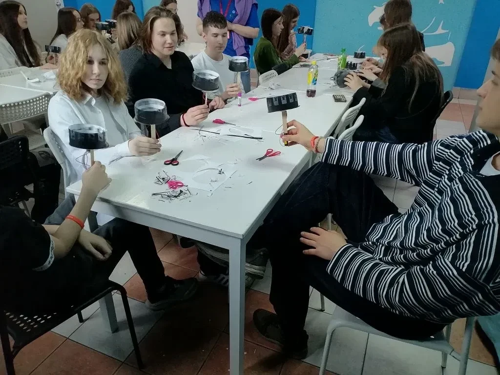 8 апреля учащиеся 7-9 классов по Пушкинской карте посетили музей Кварки, программу "7 чудес света". 