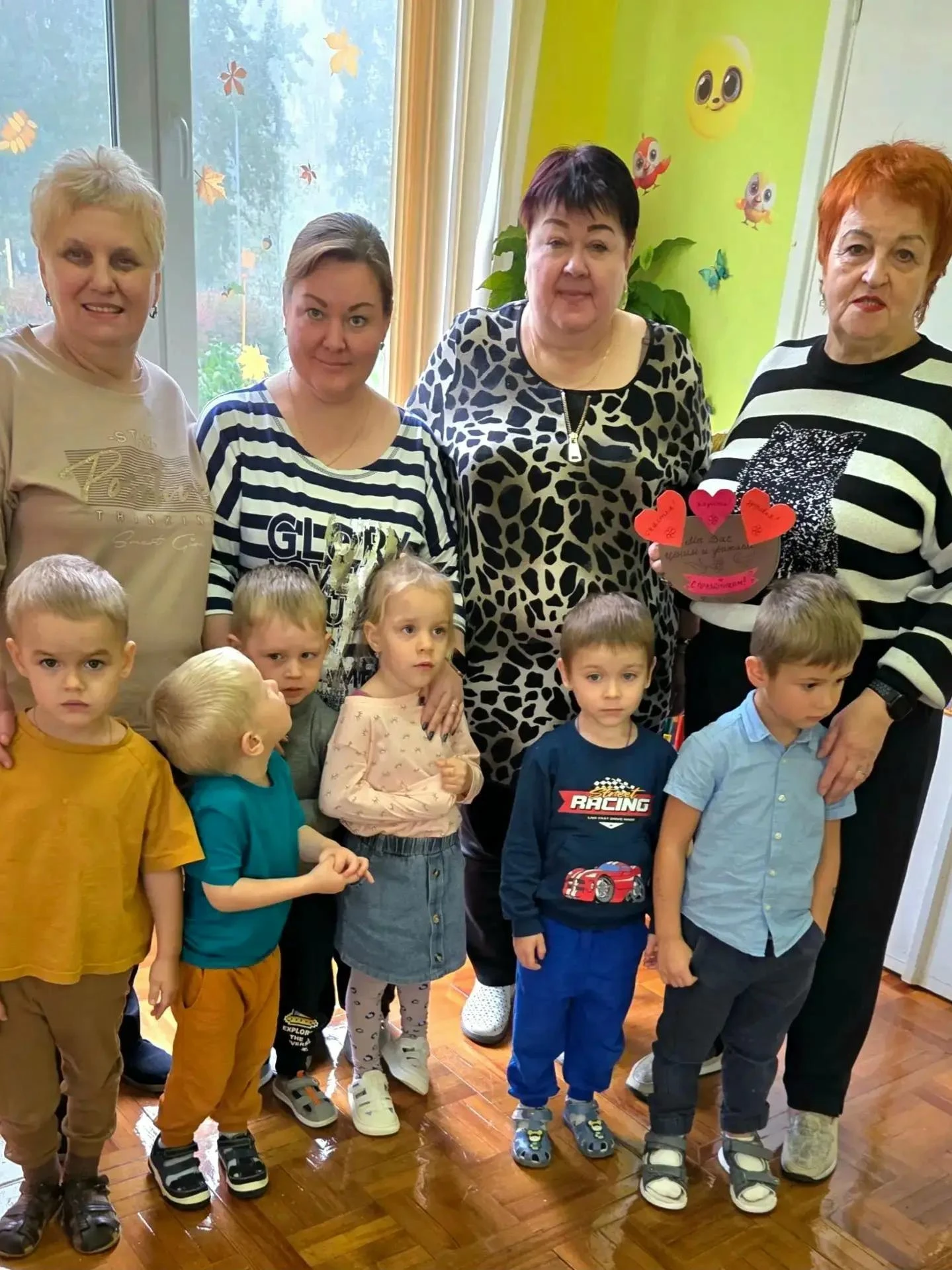 ❤️ Дошколята группы "Фантазёры" трогательно поздравили  сотрудников прачечной нашего де...